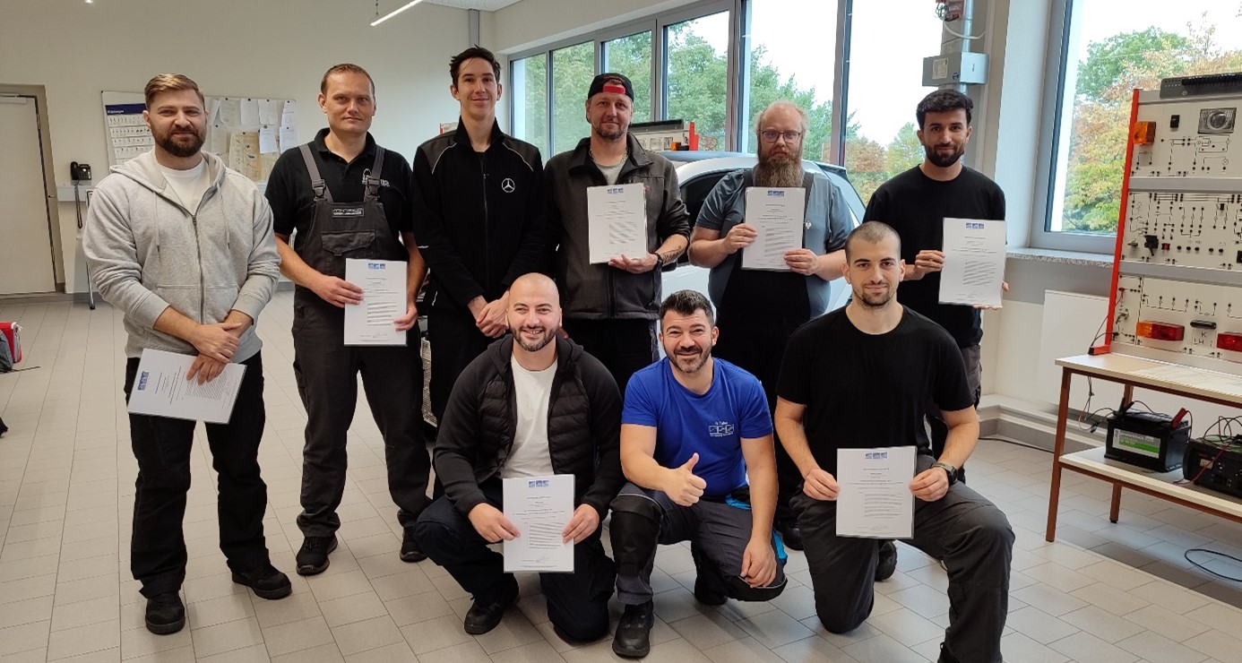 Unser Jahrgang 2025 mit Lehrgangsleiter Recep Tufan